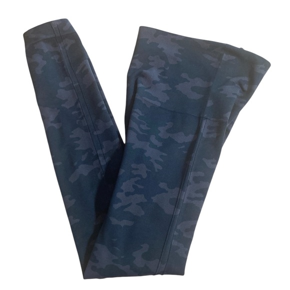 Spanx Look At Me Now Camo Leggings size M - Picture 6 of 10